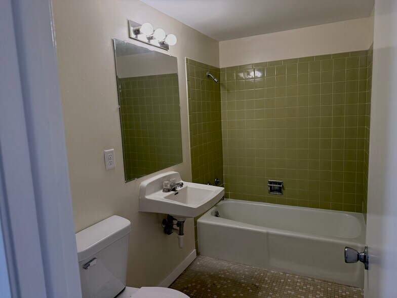 More Photos Of 3615 N 44th St, Lincoln Freestanding For Sale