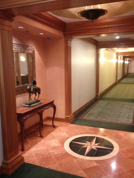 More Photos Of 225 E Deerpath, Lake Forest Unknown For Lease