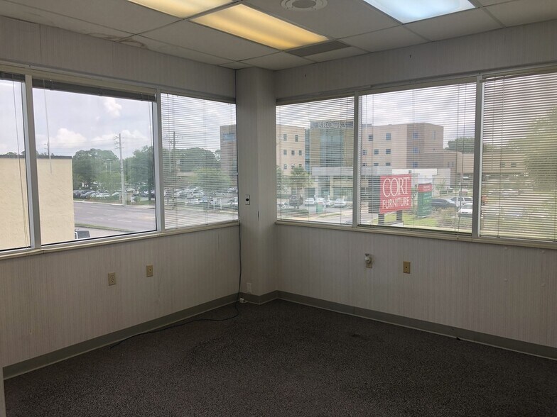 More Photos Of 3550 University Blvd S, Jacksonville Medical For Lease