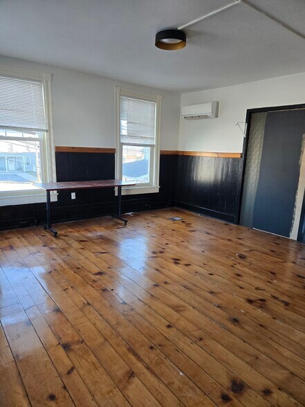 More Photos Of 8 W Broadway, Etters Office For Sale