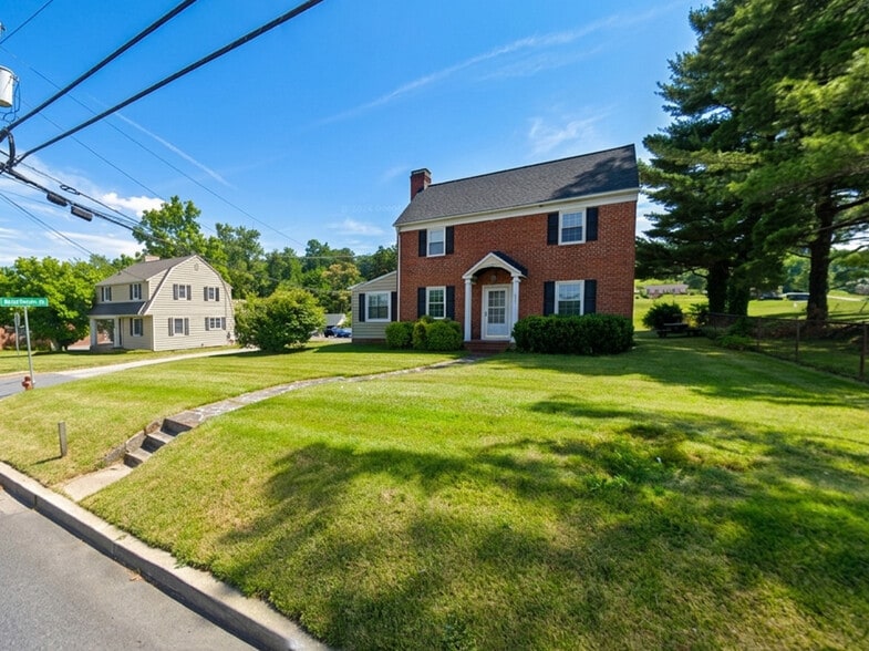 Primary Photo Of 10611 York Rd, Cockeysville Office For Sale