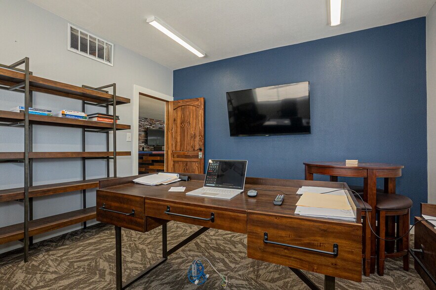 More Photos Of 3500 Confederate Rd, El Paso Warehouse For Sale