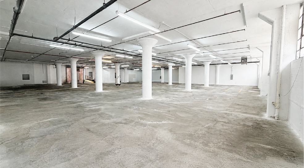 More Photos Of 276-197 Greenpoint Ave, Brooklyn Warehouse For Lease