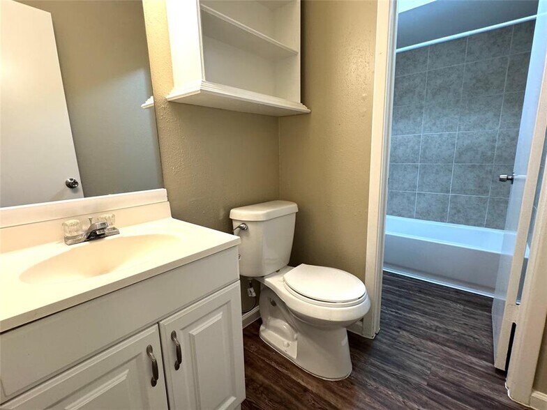 More Photos Of 8607 Bart Ln, Houston Apartments For Sale