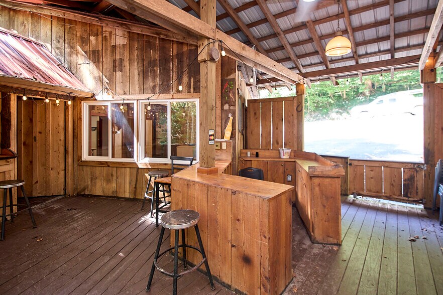 More Photos Of 15303 Midland Trl, Ansted Freestanding For Sale
