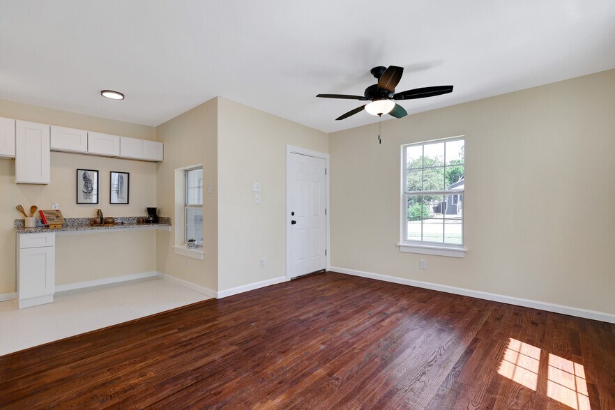 More Photos Of 834 W Russell Pl, San Antonio Apartments For Sale