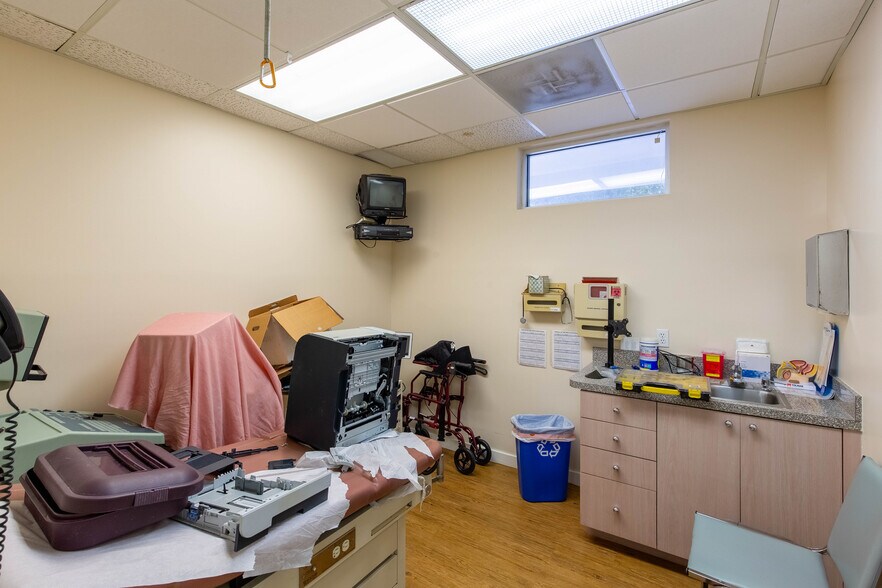 More Photos Of 2419 S Seacrest Blvd, Boynton Beach Medical For Sale