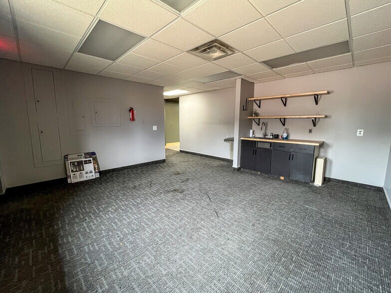 More Photos Of 2821 Plant St, Rapid City Flex For Lease