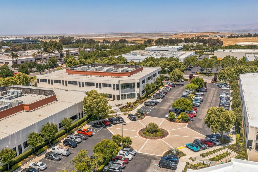 More Photos Of 110 Baytech Dr, San Jose Research And Development For Sale