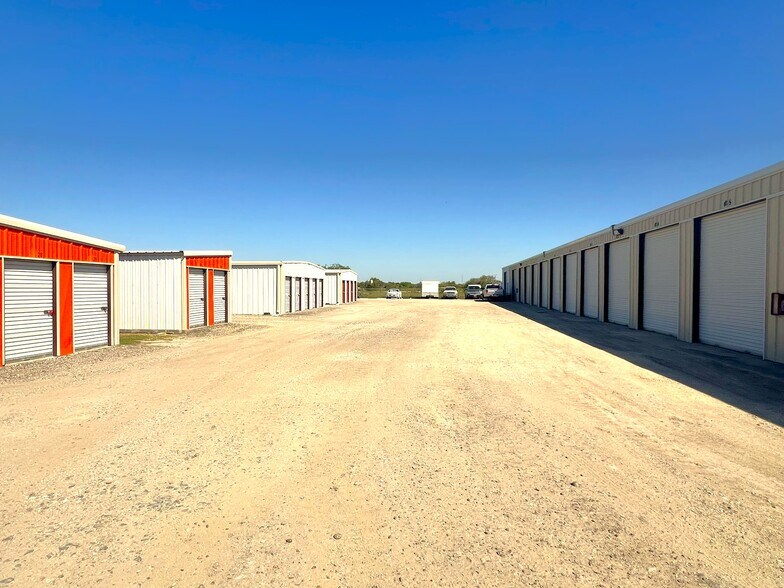 More Photos Of 8109 Us Highway 77, Sinton Self Storage For Sale
