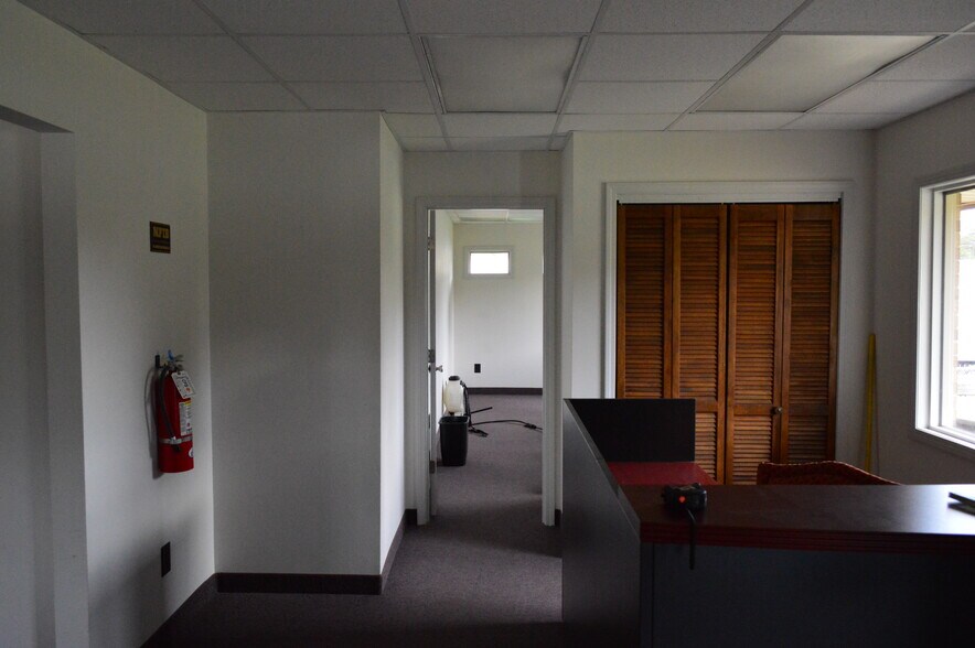 More Photos Of 339 City Lake Rd, Lexington Truck Terminal For Lease