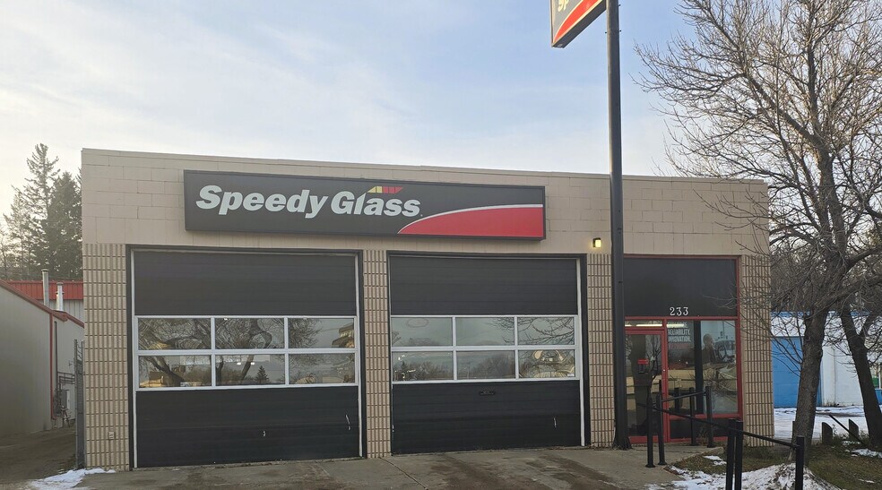 Primary Photo Of 233 17th St W, Prince Albert Auto Repair For Sale