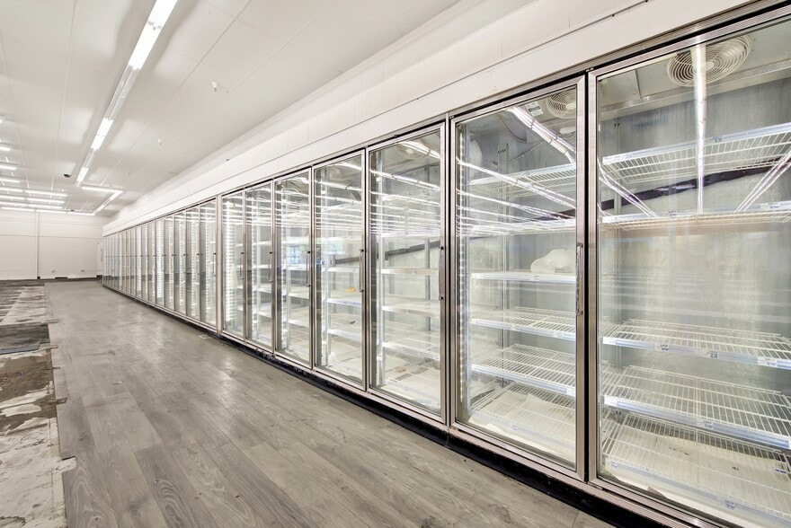 More Photos Of 3340 N Texas St, Fairfield Drugstore For Lease