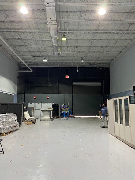 More Photos Of 5300 N Powerline Rd, Fort Lauderdale Warehouse For Lease