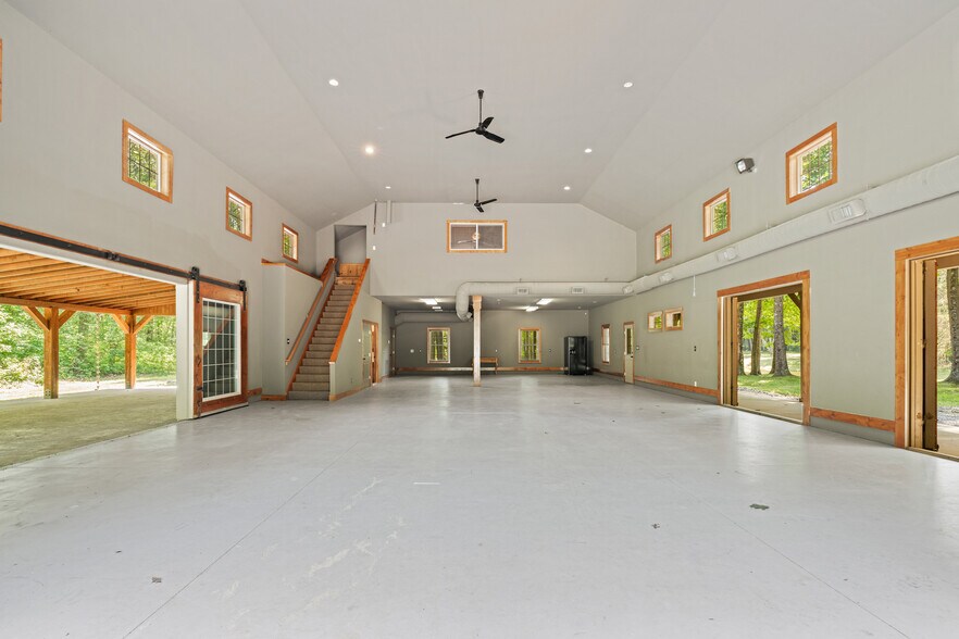 More Photos Of 5455 Plantation Rd, Sunbury Lodge Meeting Hall For Sale
