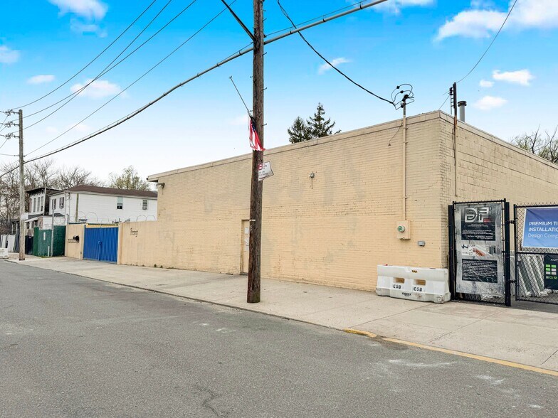 More Photos Of 234 Grandview Ave, Staten Island Warehouse For Lease