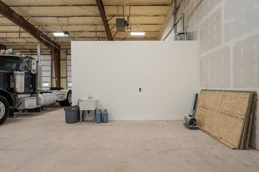 More Photos Of 3709 5650 w, Cedar City Industrial For Lease