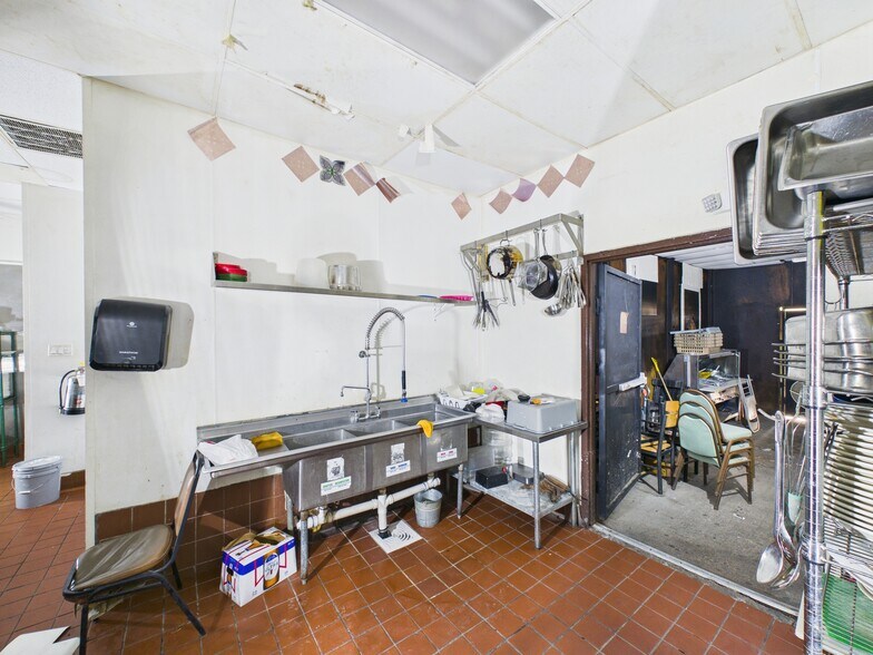 More Photos Of 6314 Antoine Dr, Houston Restaurant For Sale
