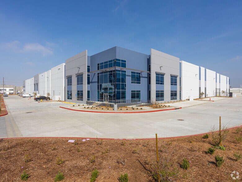 More Photos Of 10855 Cherry Ave, Fontana Distribution For Lease