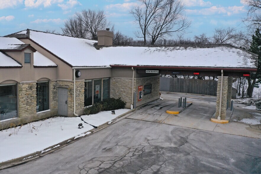 More Photos Of 2595 Waukegan Rd, Bannockburn Bank For Lease