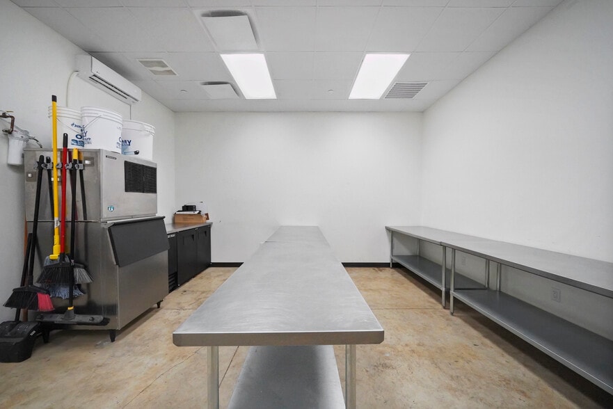 More Photos Of 25566 Bradbury Dr, Hockley Winery Vineyard For Sale