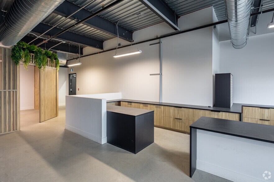 More Photos Of 4177-4233 Rue Marcel Lacasse, Boisbriand Industrial For Lease