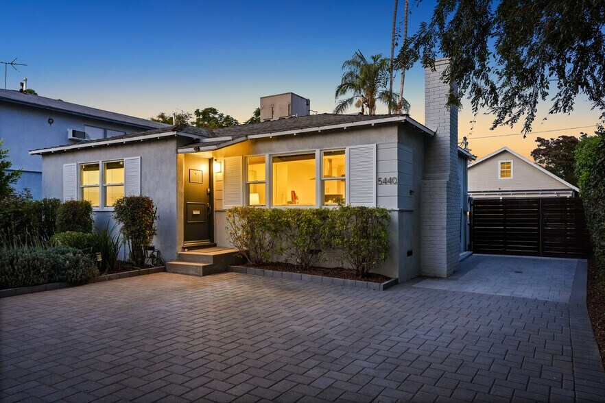 More Photos Of 5438-5440 Colfax Ave, Valley Village Apartments For Sale