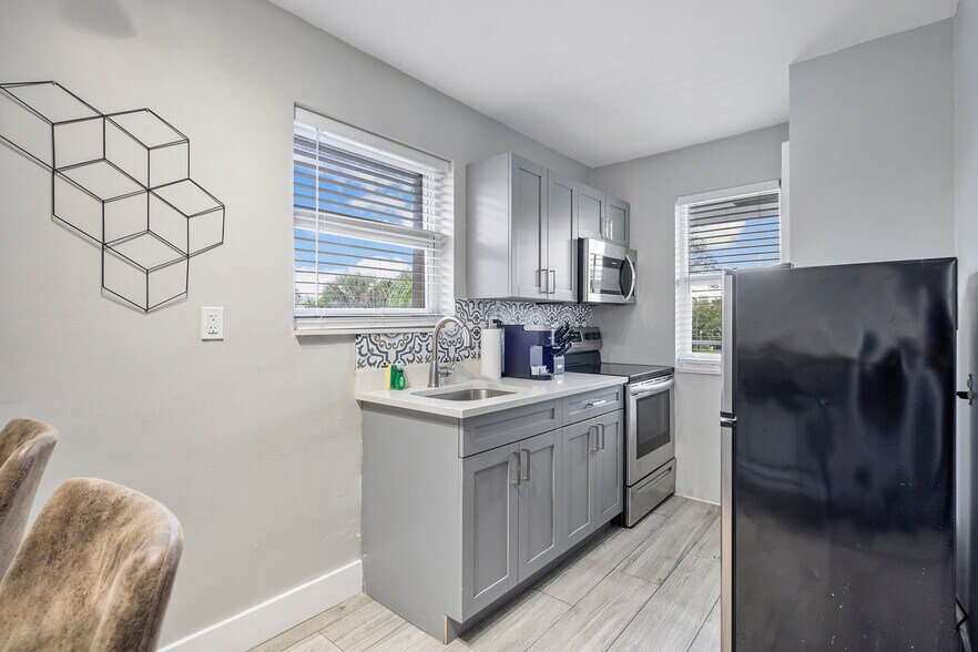 More Photos Of 50 SE 12th St, Fort Lauderdale Apartments For Sale