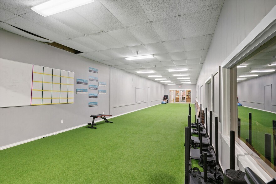 More Photos Of 248 State St, Ellsworth Department Store For Sale