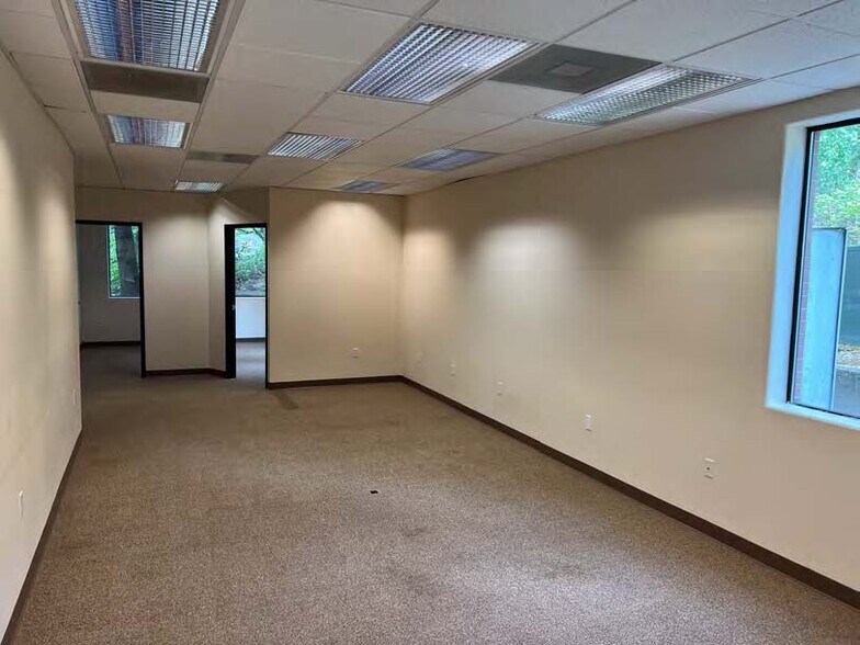 More Photos Of 11000 SW Barbur Blvd, Portland Office For Sale