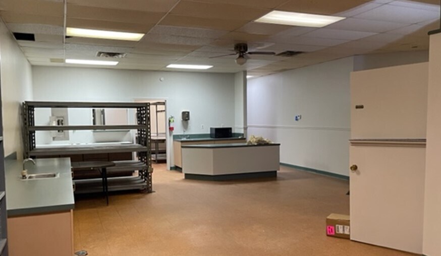 More Photos Of 5234 Southern Blvd, Boardman Flex For Lease