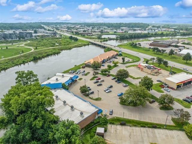 More Photos Of 24 Sturgis Corner Dr, Iowa City Storefront Retail Office For Sale