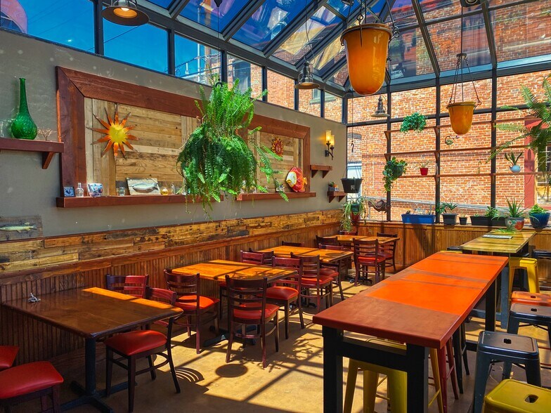 More Photos Of 234 SW 5th St, Grants Pass Restaurant For Lease