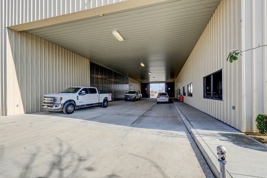 More Photos Of 19227 Flightpath Way, Bakersfield Industrial For Lease