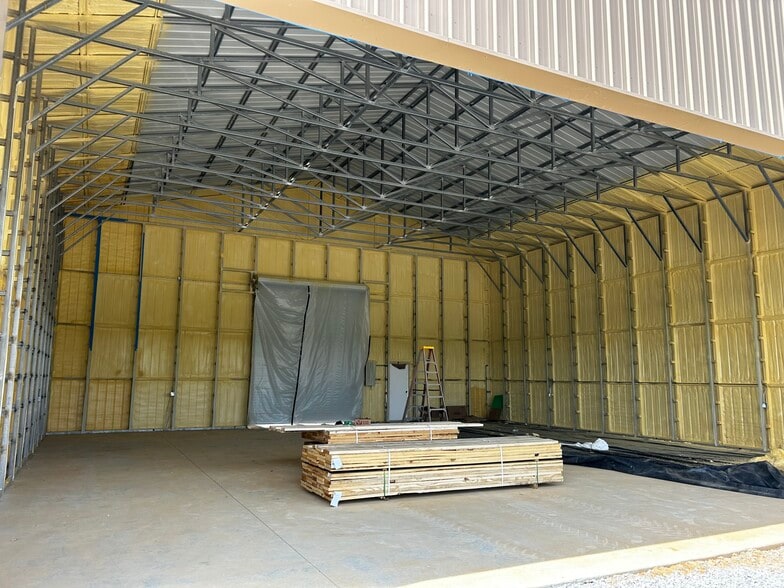 More Photos Of 245 Meadowlake Dr, Kingston Specialty For Sale