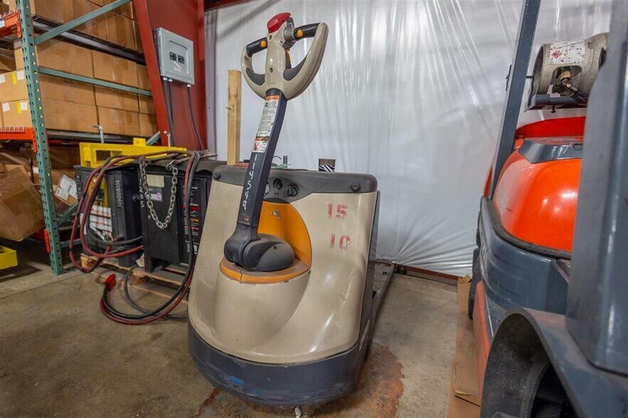 More Photos Of 252 Commerce Dr, Tompkinsville Warehouse For Sale