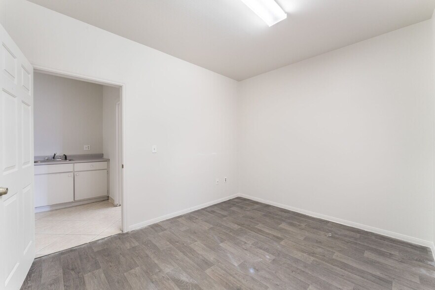 More Photos Of 4650 Judson Ave, Las Vegas Warehouse For Lease