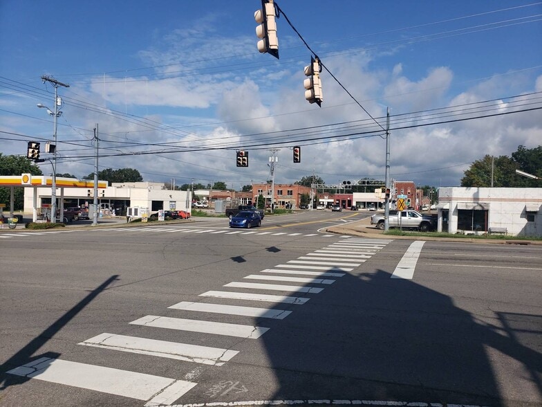 More Photos Of 208 Amhurst Place, Englewood Auto Repair For Sale