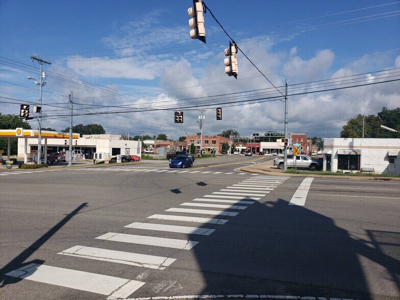 More Photos Of 208 Amhurst Place, Englewood Auto Repair For Sale
