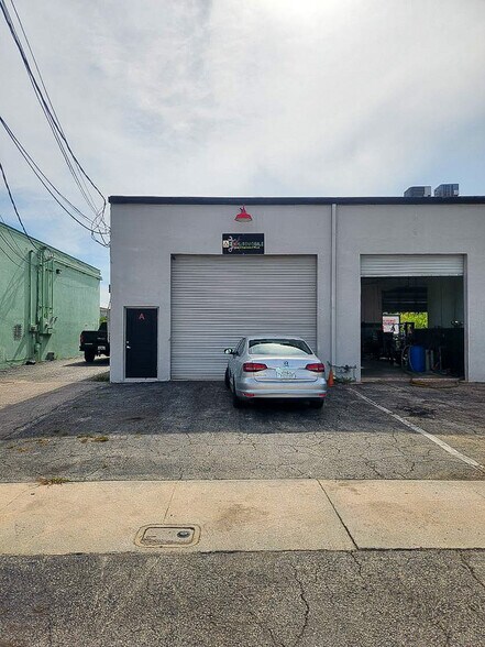More Photos Of 1440 10th Ct, Lake Park Warehouse For Lease