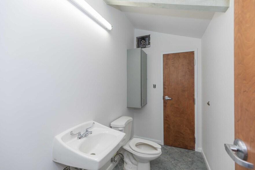 More Photos Of 7308 Fleming Ave, Amarillo Medical For Lease