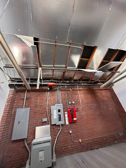 More Photos Of 2001 Belgrave Ave, Huntington Park Manufacturing For Lease