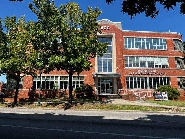 More Photos Of 100 Cherokee Blvd, Chattanooga Office For Sale