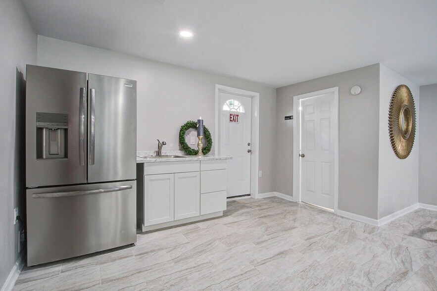 More Photos Of 500 N Pine St, Summerville Medical For Sale