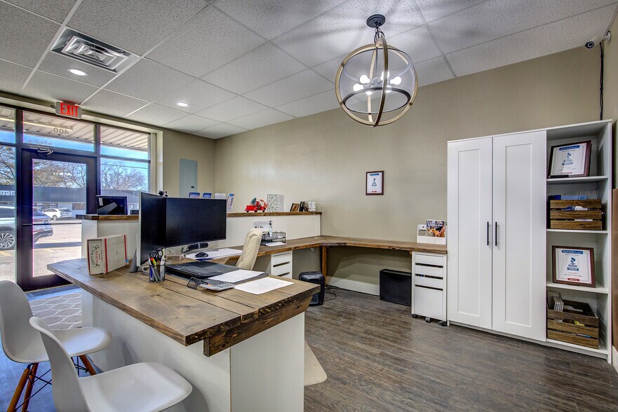 More Photos Of 400 Gilmer St, Sulphur Springs Storefront For Lease