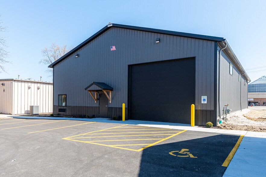 More Photos Of 440 N Maple St, Sycamore Manufacturing For Lease