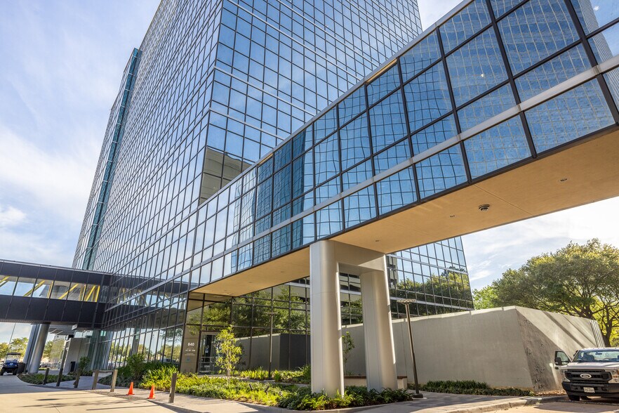 More Photos Of 840 Gessner Rd, Houston Office For Lease