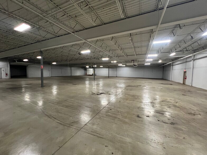 More Photos Of 5739 Professional Cir, Indianapolis Warehouse For Sale