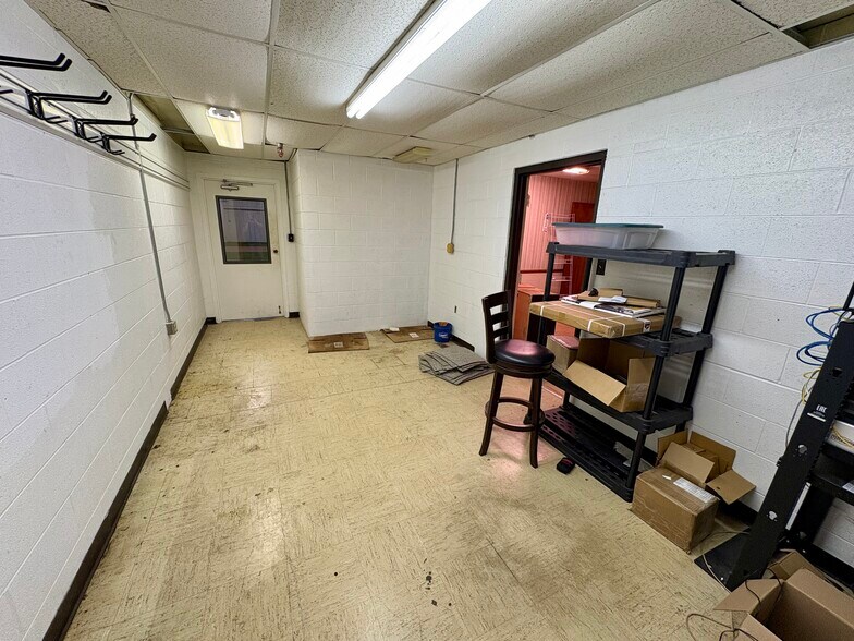 More Photos Of 2525 W Market St, Tiffin Freestanding For Lease