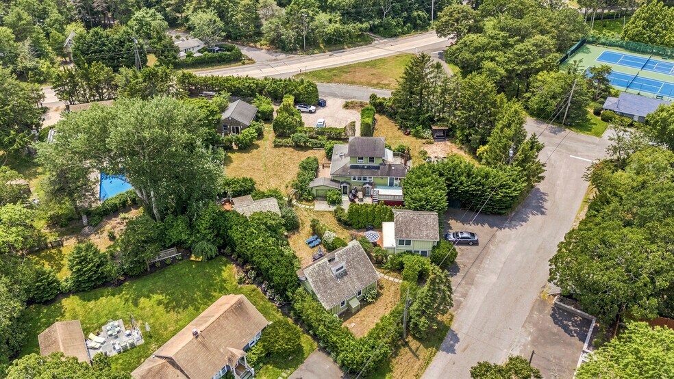 More Photos Of 127 Inlet Rd W, Hampton Bays Hospitality For Sale